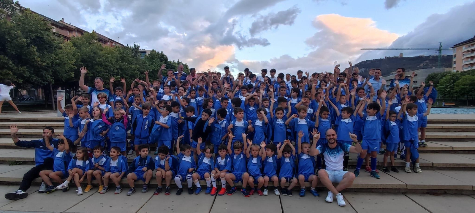 Foto de familia de la AD Expansión Norte junto a las autoridades.