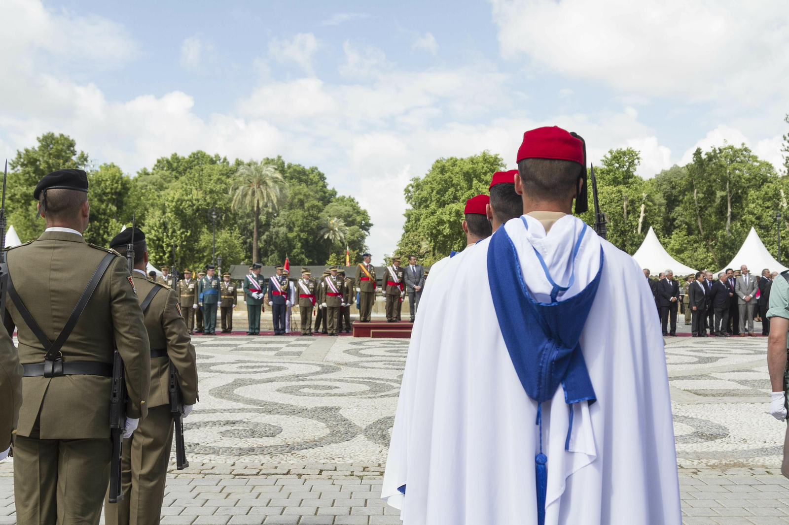 Soldados Regulares en un acto en la Plaza de España de Sevilla.