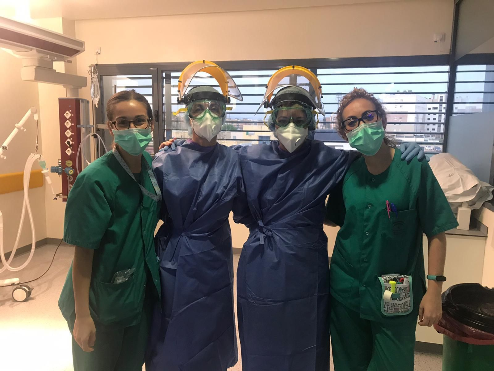 Profesionales de UCI del Hospital Reina Sofía.