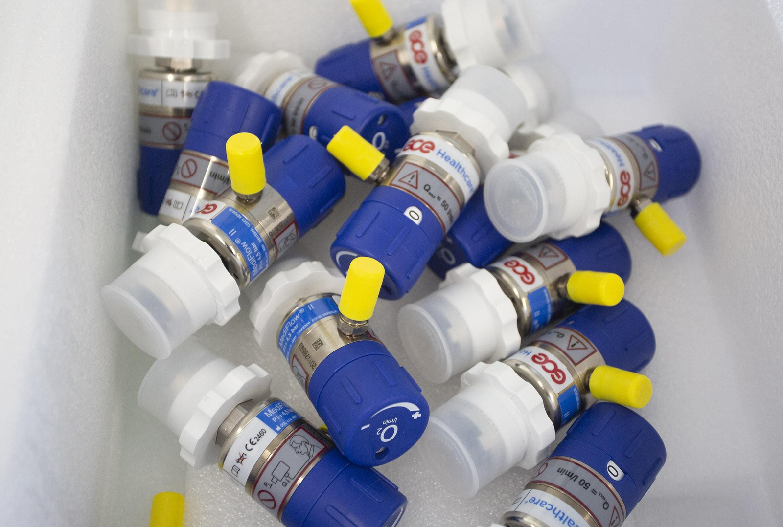 Las imágenes de la visita al interior del Hospital Militar de Sevilla