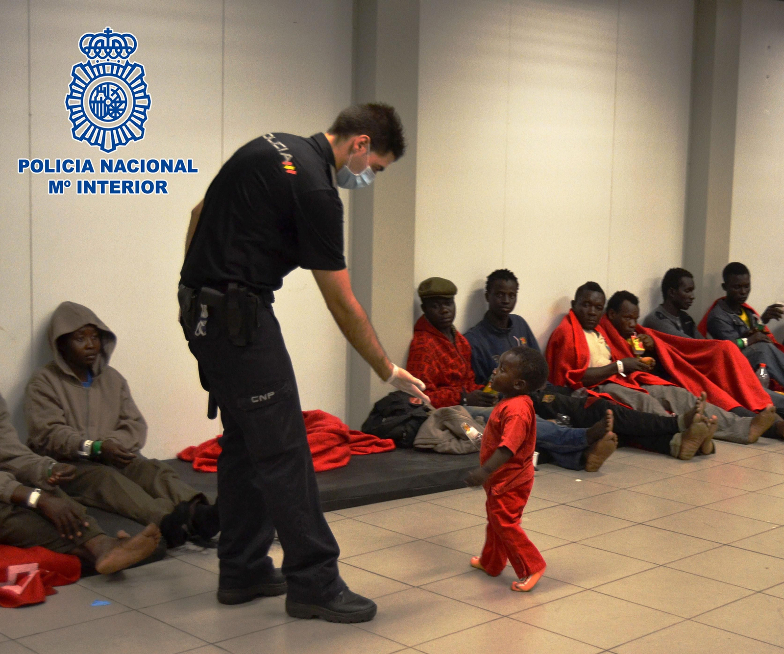 6.472 personas, entre ellas 337 menores, rescatadas de pateras durante 2019