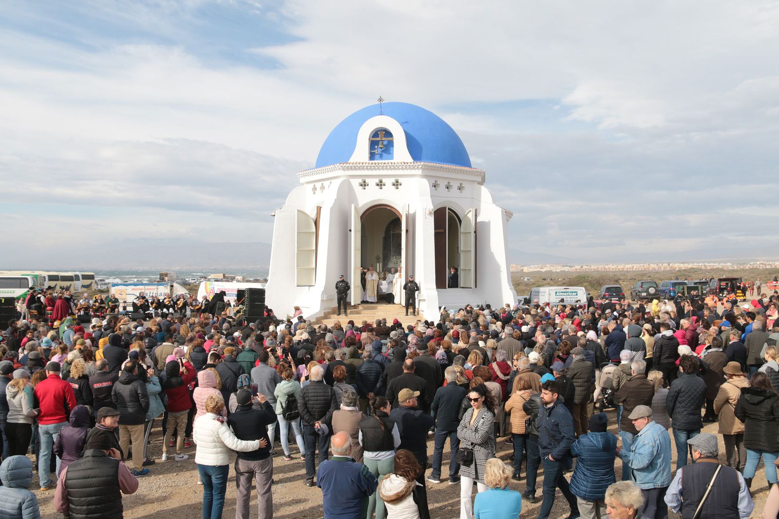 Miles de almerienses acuden a Torregarcía en la Romería de la Virgen del Mar