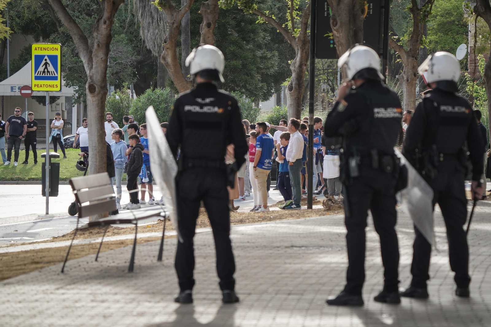 Imágenes del gran despliegue policial en Jerez durante el derbi
