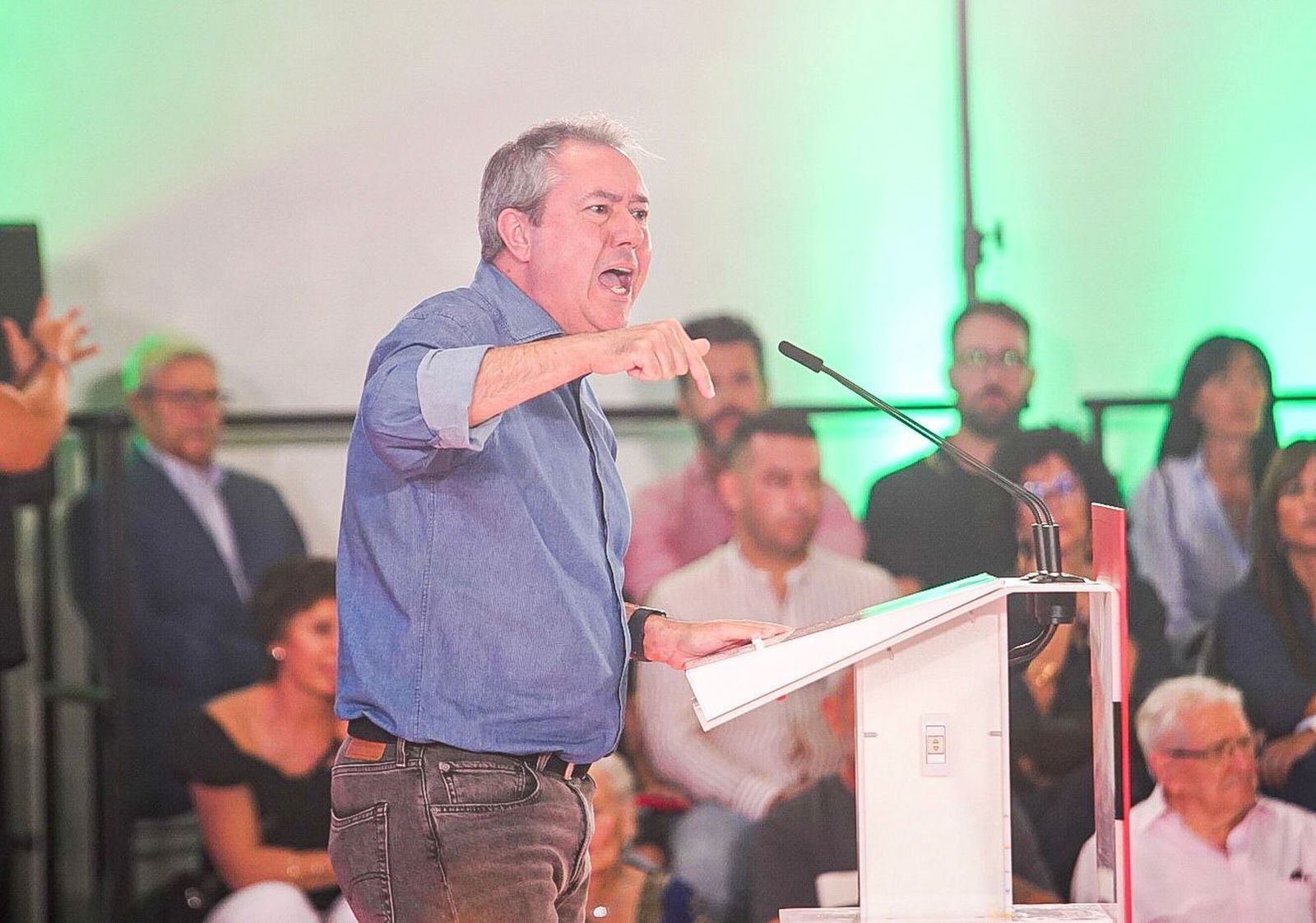 Las mejores imágenes del primer mitin de Pedro Sánchez tras recibir el encargo de formar gobierno por parte del Rey