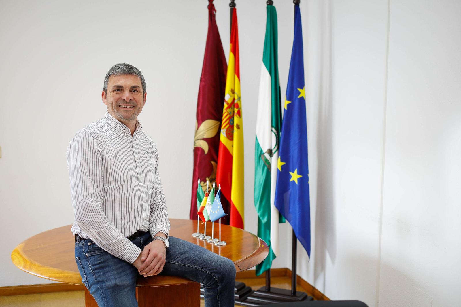 Francisco Reyes, alcalde de Los Gallardos, en su despacho.