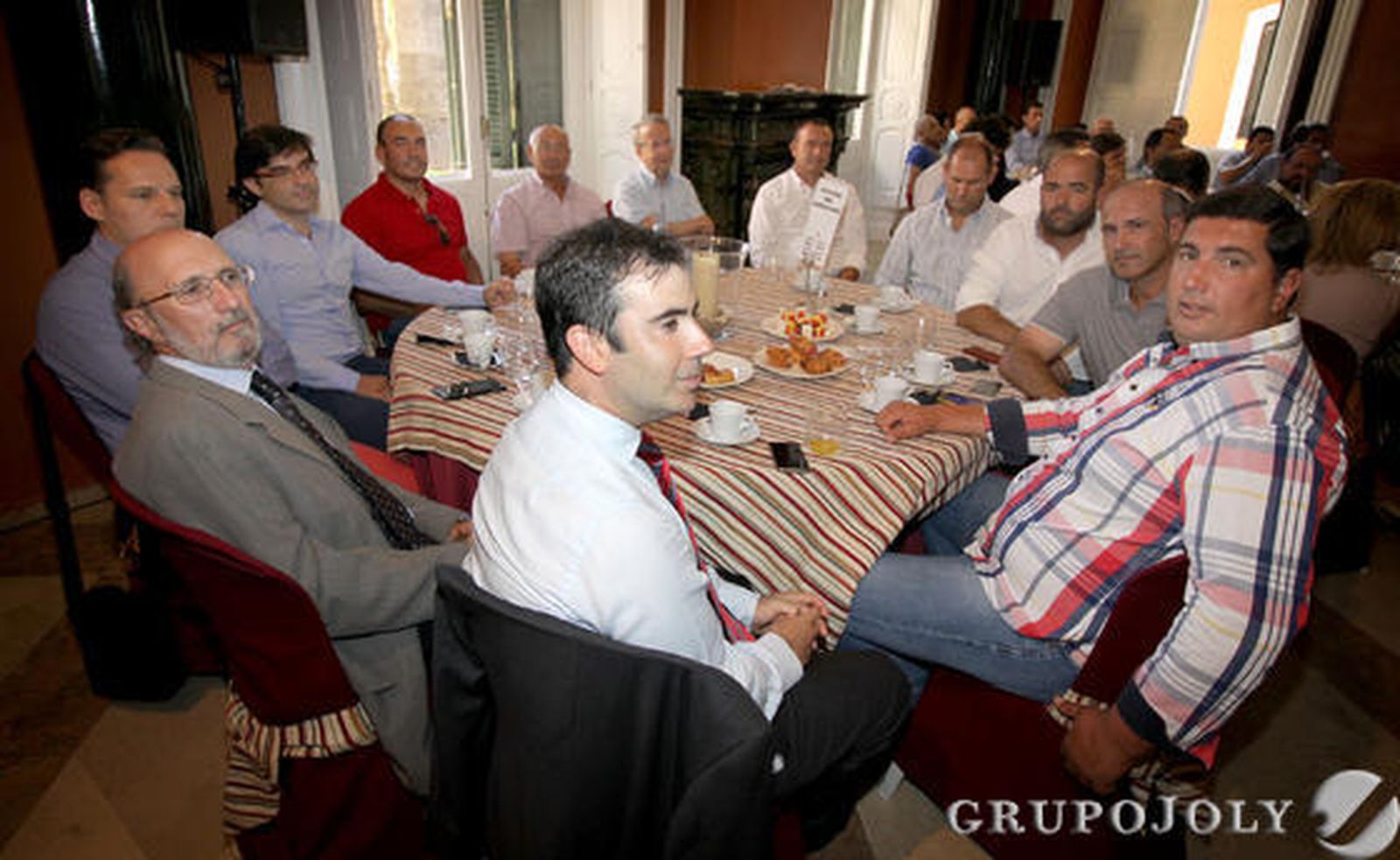 Francisco Carrillo; Rosendo Cerezo; Juan Cruz Campoy; Ángel Domínguez, Agrodomínguez; Antonio Domínguez, consejero Fresón de Palos; Armando Jiménez, Mariscos Frescos de Huelva; Enrique Molina, Agroalfaro; Antonio Monteagudo, de Cepsa; Joaquín Pérez Cerezo; José Manuel Pérez Márquez; José María Quesada; Vicente Rodríguez, gerente Exportfres; Emilio Vázquez. / Fotos: A. Domínguez y Canterla