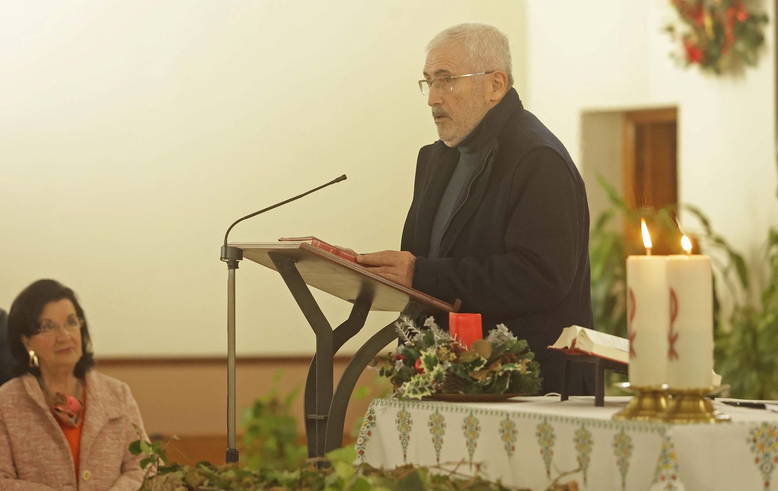 Fotos de la misa conmemorativa de los 50 años de dedicación del padre Pedro a la parroquia y al barrio de La Piñera