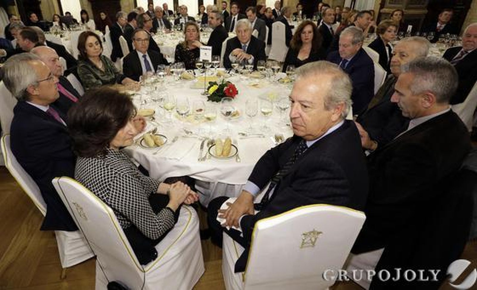 Ana Hernández, Pablo Gutiérrez-Alviz, Elías Hernández, Concha  Velasco, Antonio Hernández, Cristina Silos, Rafael Beca, Macarena García-Otero, José Gandía, José María González-Valverde, Miguel Ángel Vázquez y Alfonso Borbón./ Antonio Pizarro/Juan Carlos Vázquez/ Juan Carlos Muñoz/Belén Vargas