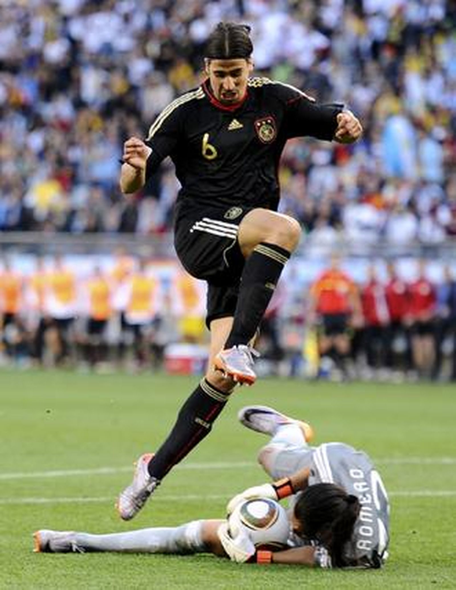 Alemania pone en evidencia a Argetina y obtiene el pase a semifinales. / Reuters