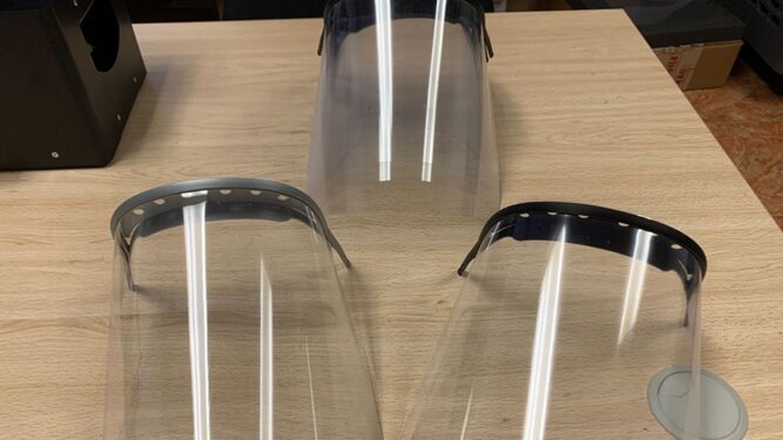 Pantallas de protección facial.