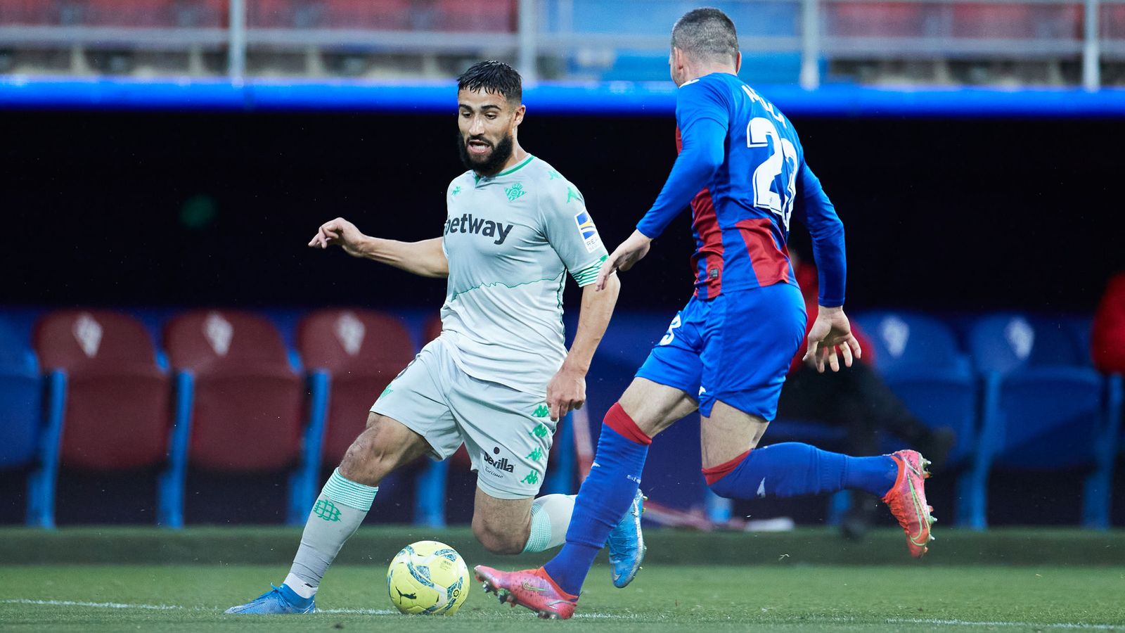 Fekir, en  un lance del partido ante el Eibar.
