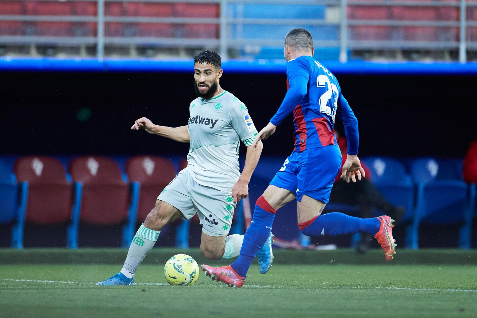Fekir, en  un lance del partido ante el Eibar.