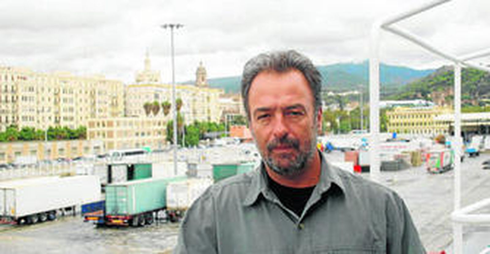 Christantonis Konstantinos, en el puente de mando de su barco.