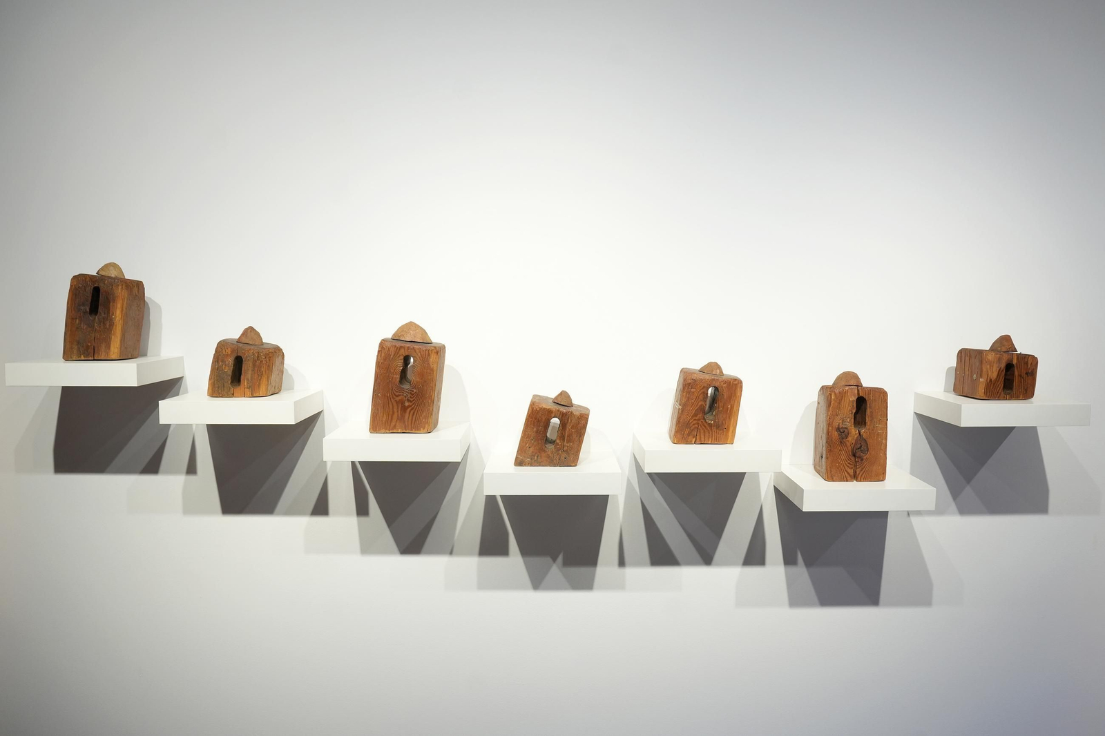 La exposición 'Rastros de Jordania' de Anees Maani en Casa Árabe de Córdoba, en imágenes