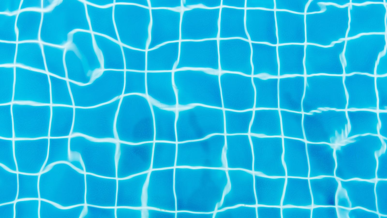 ¿Cómo limpiar la calima de la piscina?