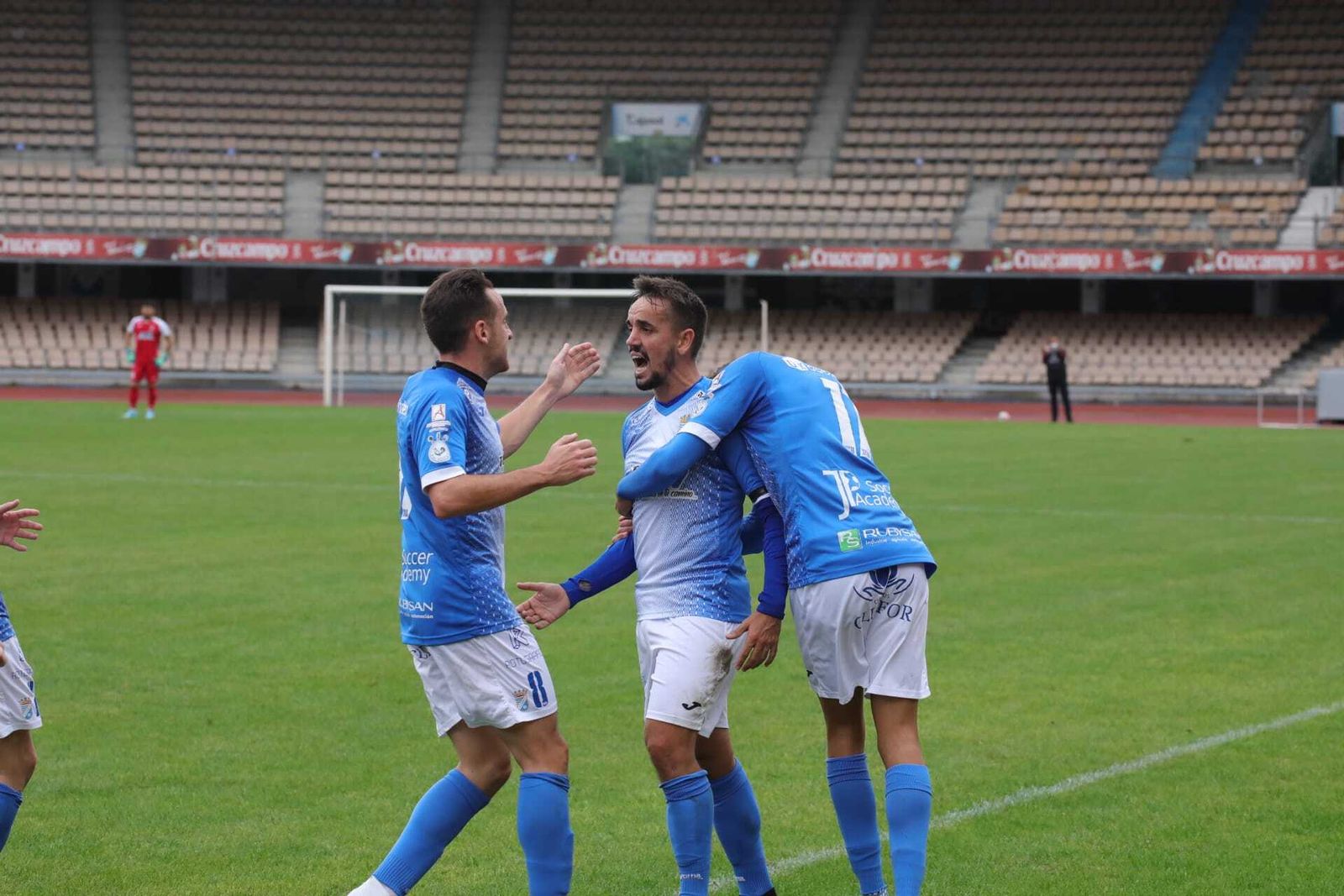 Carlos Calvo celebra su gol de falta en el tramo final del primer tiempo.