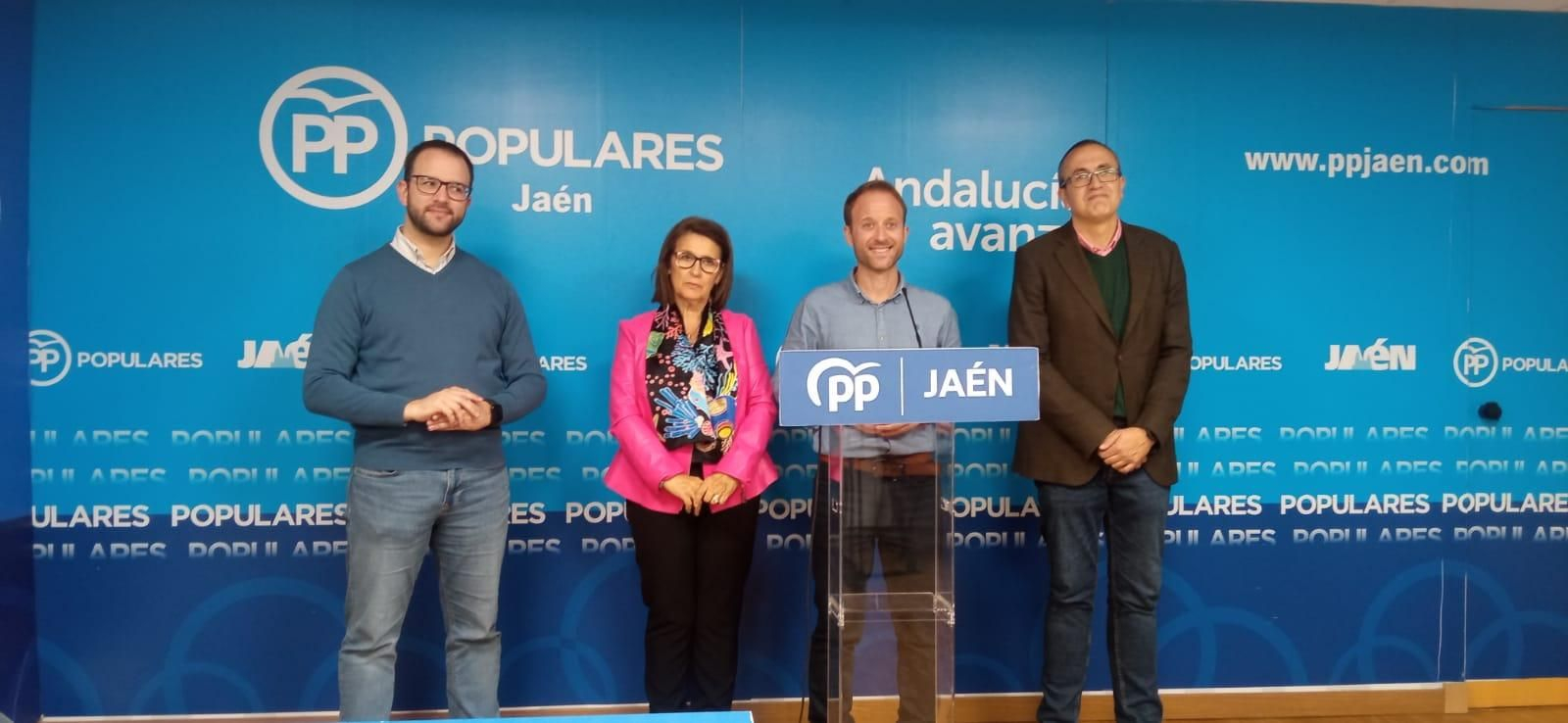 Erik Domínguez junto a los parlamentarios andaluces del PP por Jaén.
