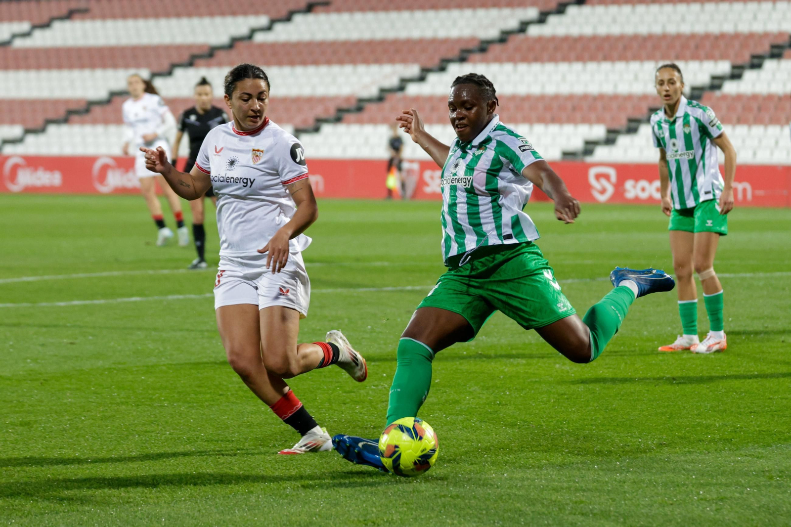 Las imágenes del derby femenino Sevilla FC - Real Betis