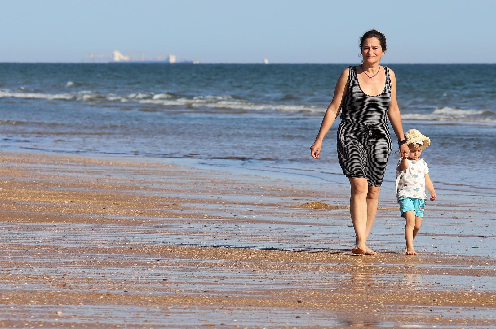 Imágenes de la playa de Punta Umbría en la fase 1 de la desescalada