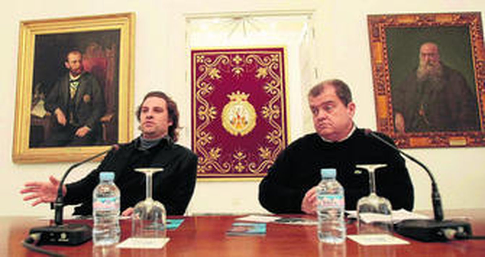 El pianista José Luis Nieto, ayer en el Centro Reina Sofía junto al concejal Antonio Castillo.