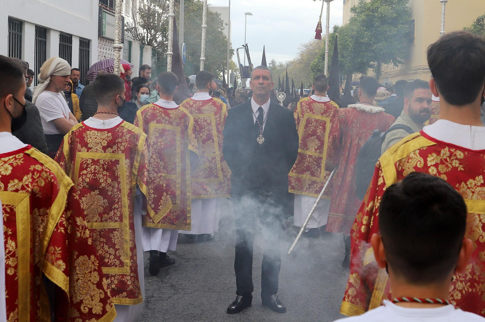 Imágenes de la procesión de La Sentencia por las calles de Huelva