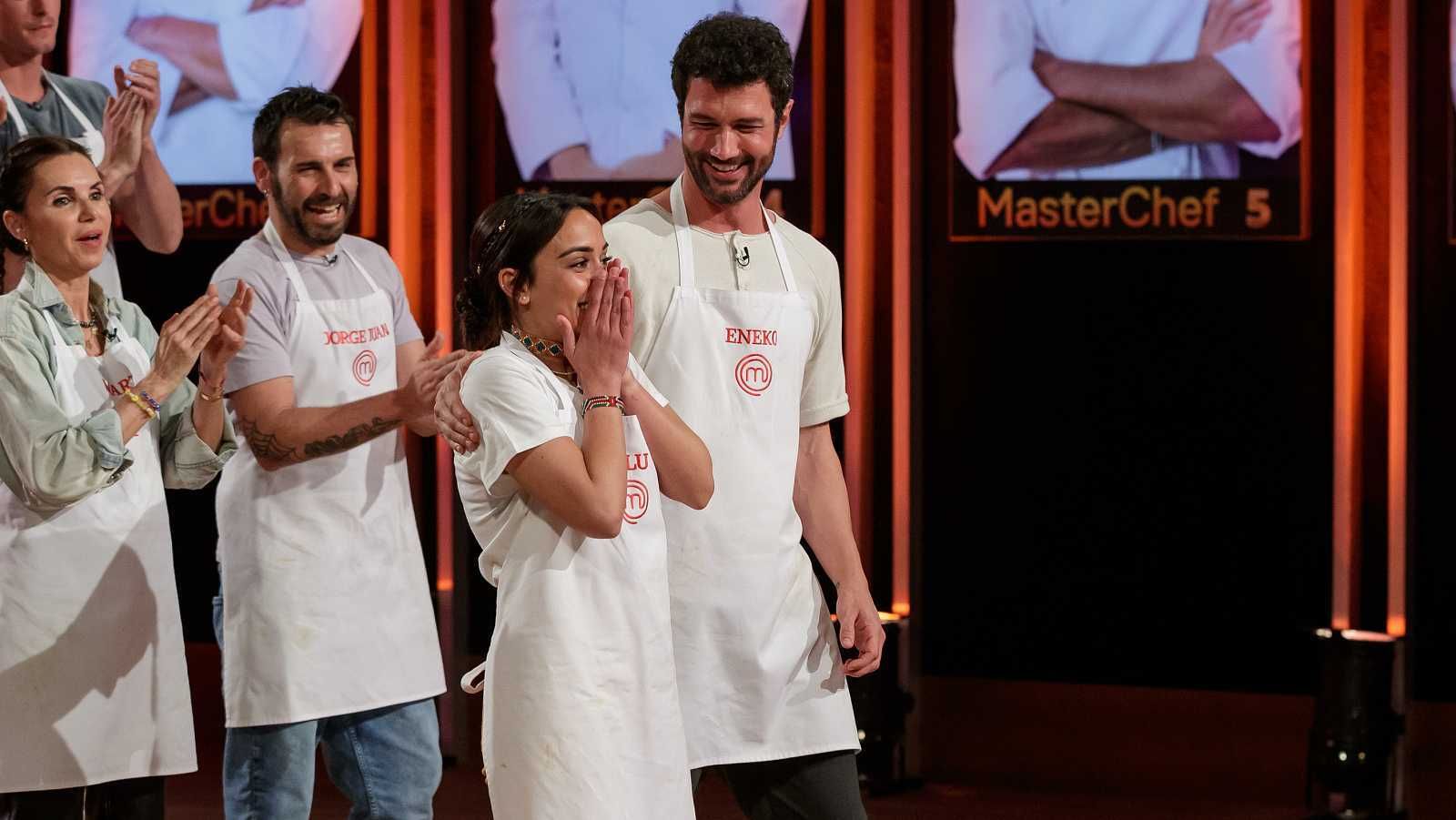 La participante de El Puerto en 'MasterChef', Pilu, recibe el delantal dorado