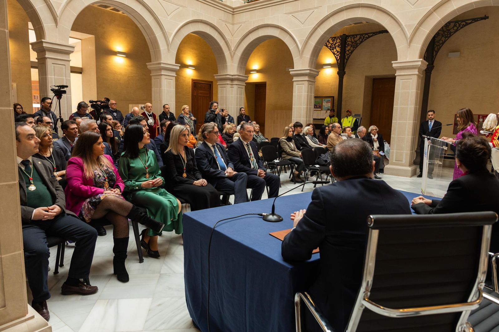 Carmen Linares es distinguida como hija predilecta