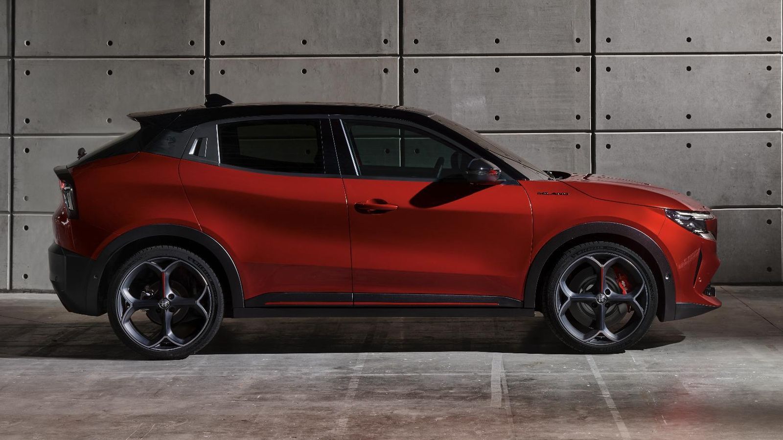 El Milano ha sido diseñado por Diseñado por Centro Stile de Turín que dirige el español Alejandro Mesonero-Romanos.