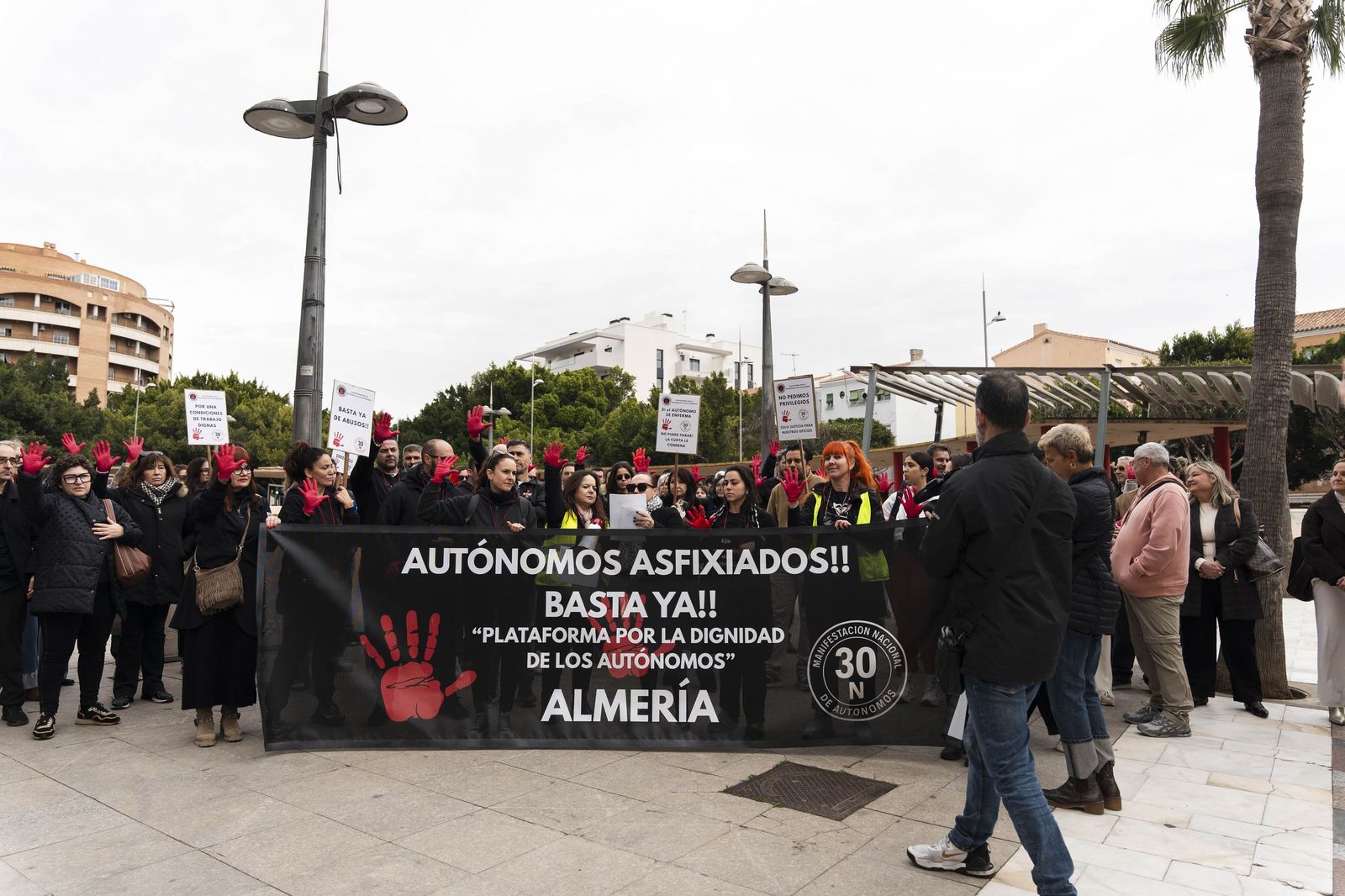 Las imágenes de la Manifestación de la Plataforma por la Dignidad de los Autónomos en Almería