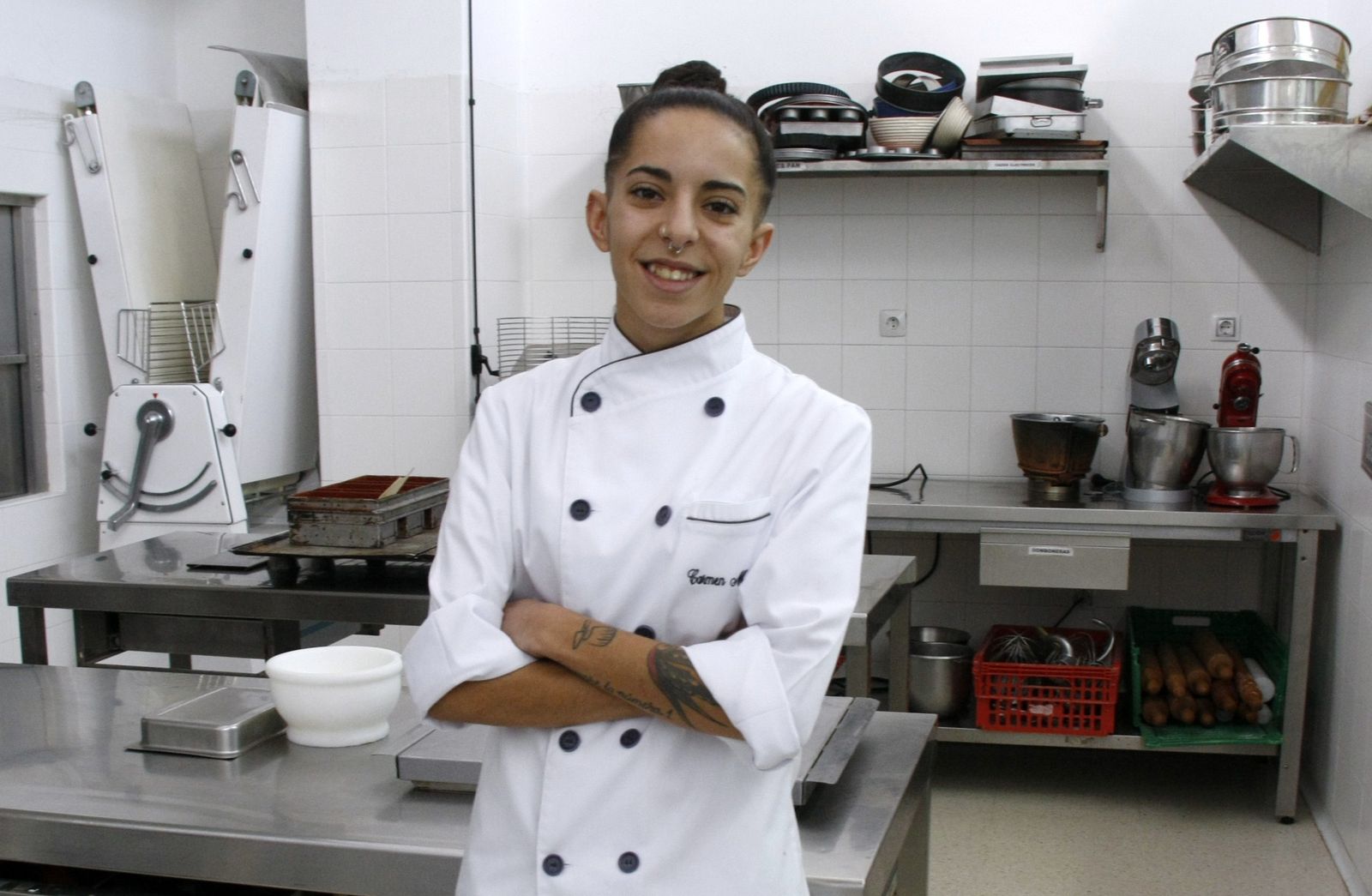 Carmen Mateos Perales en las instalaciones del Grado Medio de Cocina y Gastronomía en el instituto Juan Lara, en El Puerto.