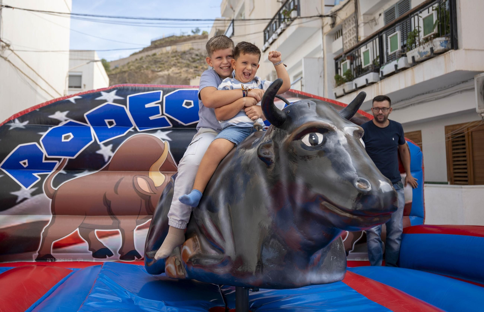 Las imágenes del taller de toros para niños y toro mecánico en Macael