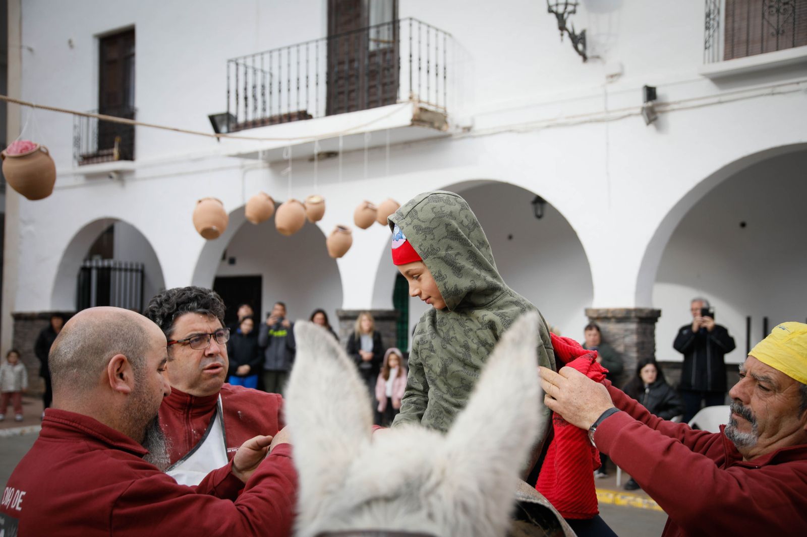 Las mejores imágenes del cierre de fiestas en Fiñana con "Las Ollas"