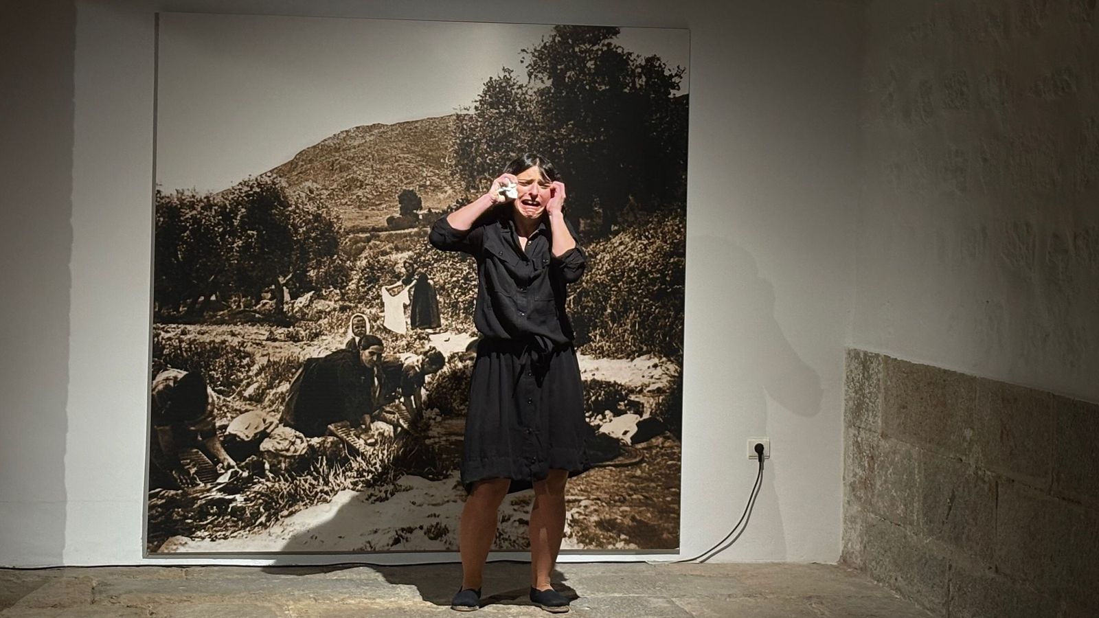 Ana Galán representa el dolor de Josefina Manresa en una de las escenas.