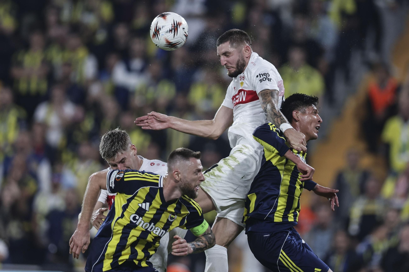 Fenerbahçe-Stuttgart (8).jpg