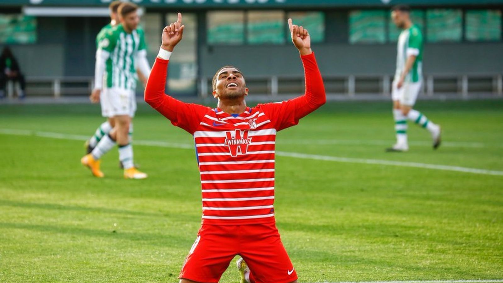 Caio también puerta en tierras sevillanas.
