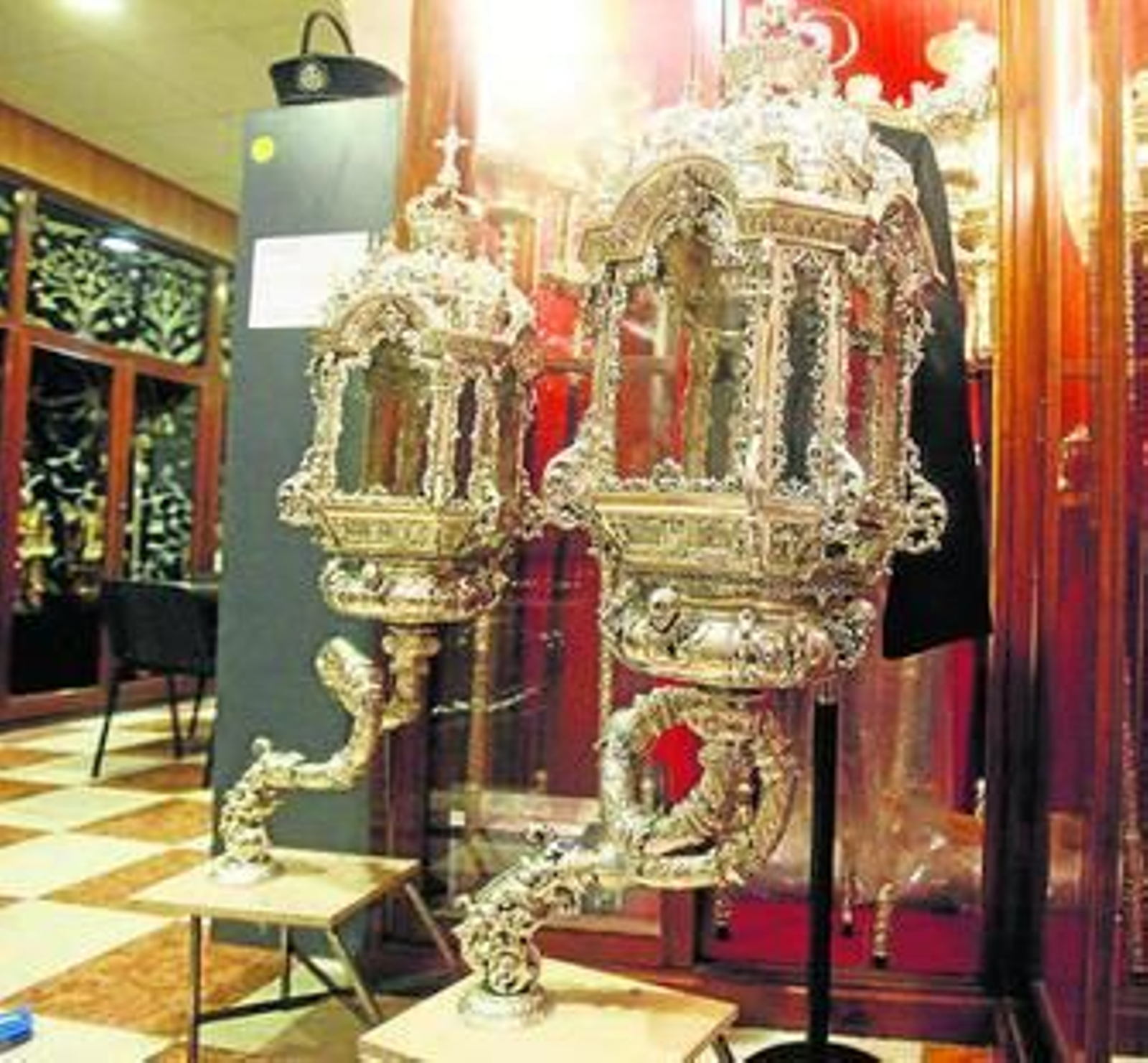 Los faroles que estrenará Buena Muerte en su paso de palio.