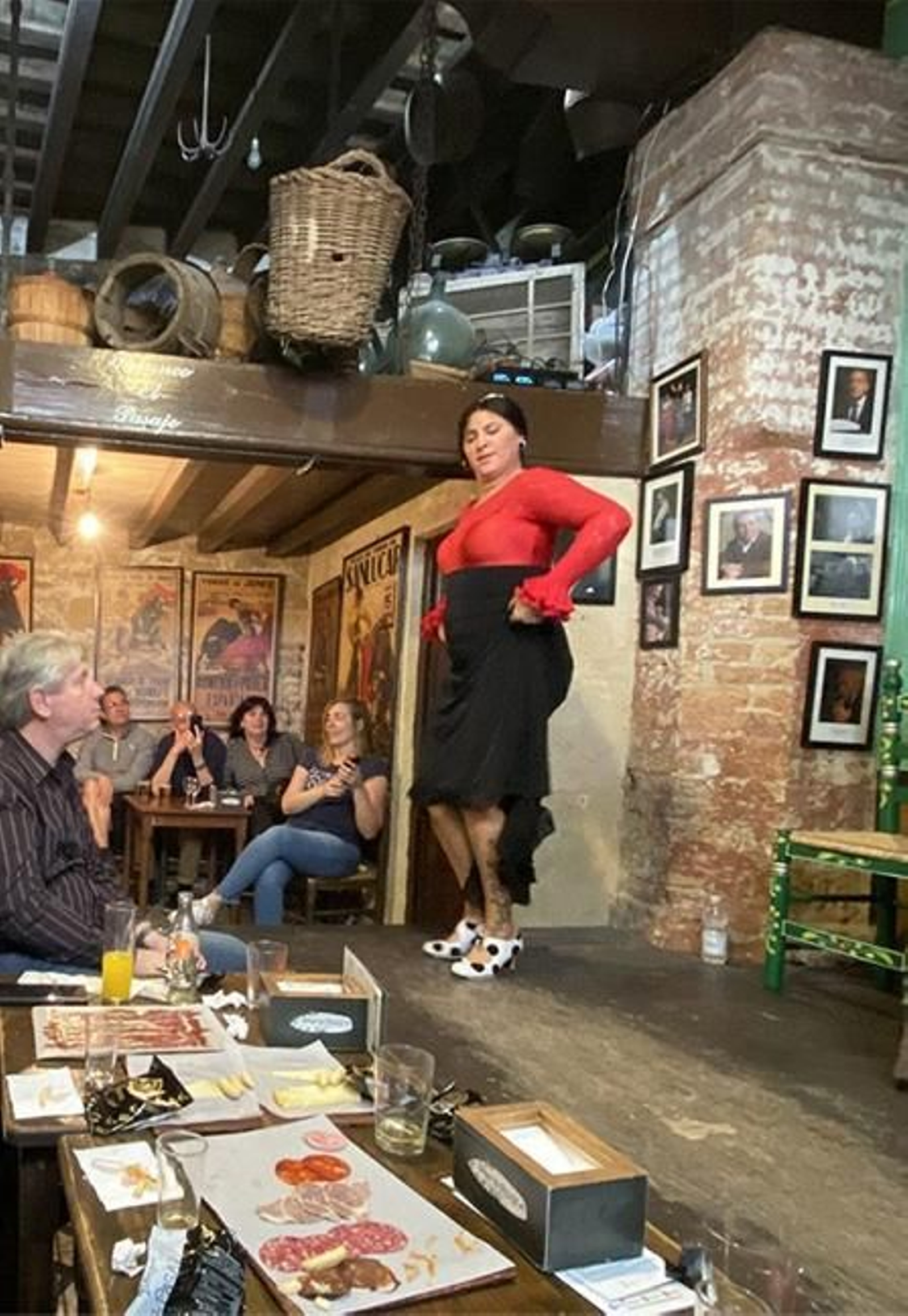 Actuación en el Tabanco El Pasaje.