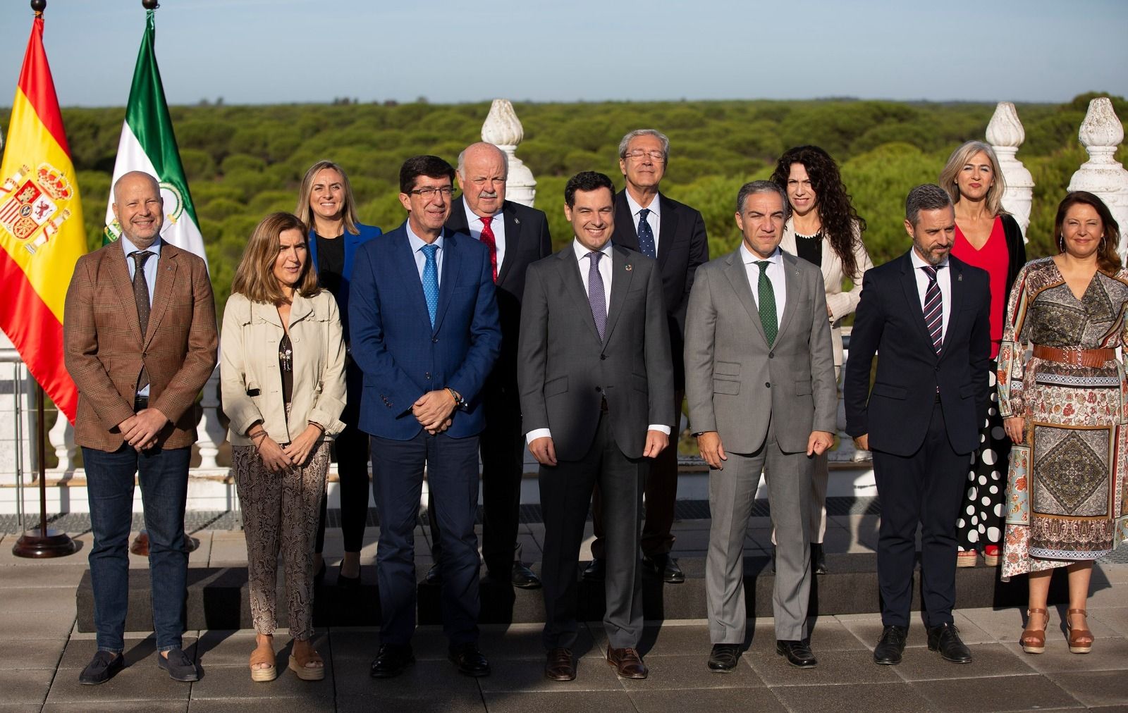 El presidente de la Junta, Juanma Moreno, con todo su equipo en Doñana.