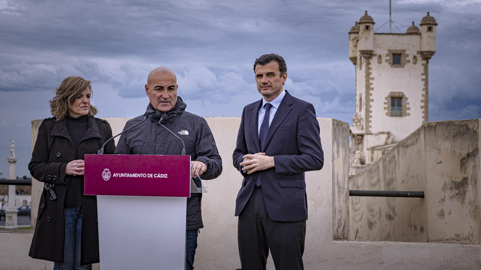 Las imágenes de la reapertura del paseo superior de las Puertas de Tierra