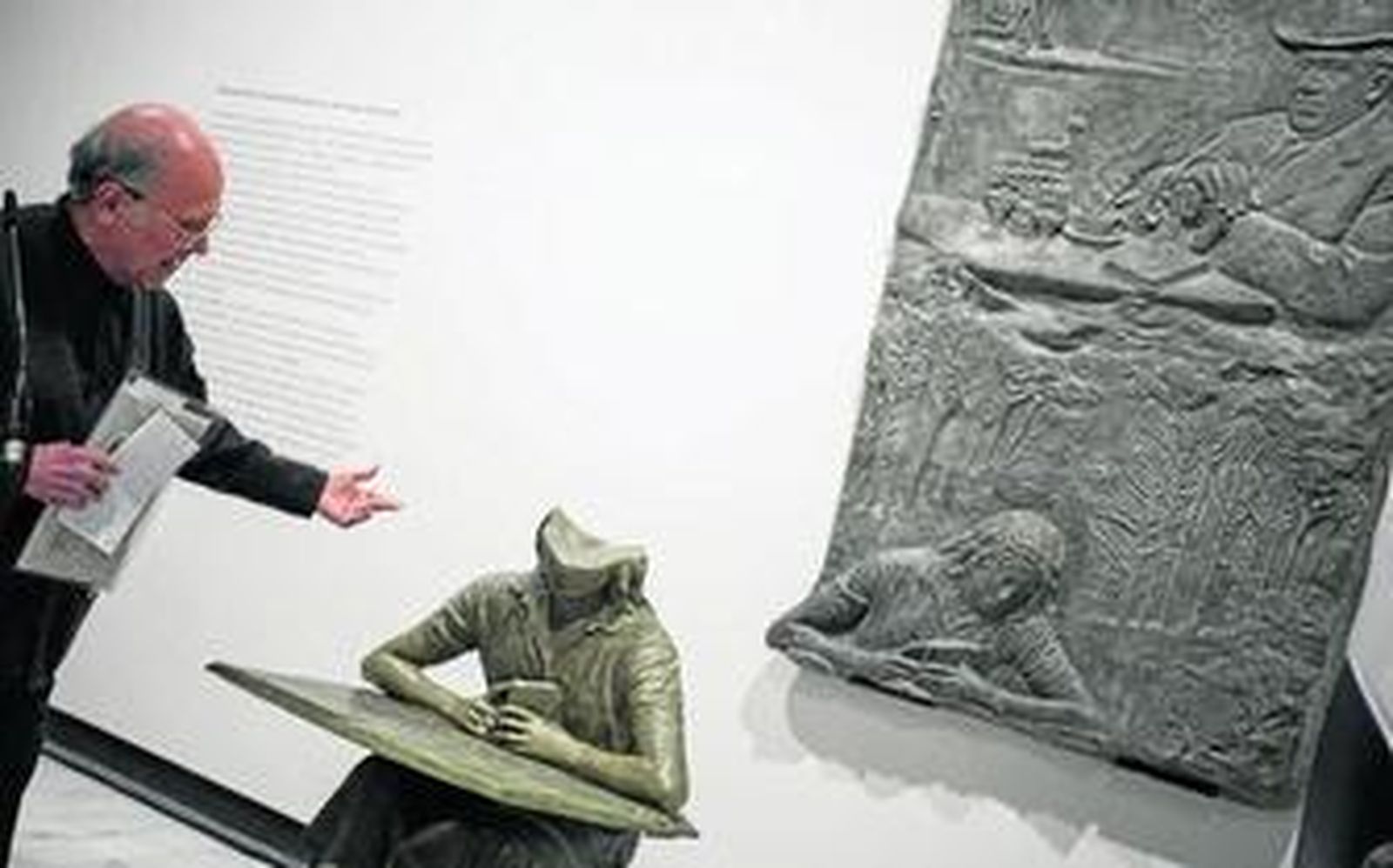 La voz del bronce frente al olvido