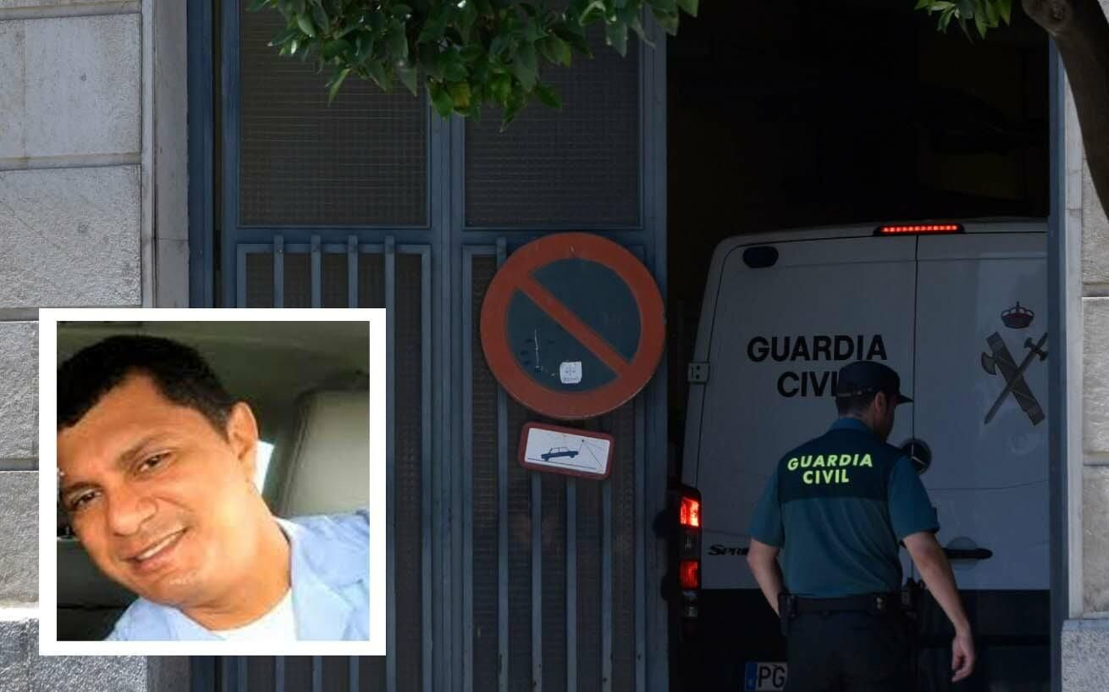 Manoel Silva Rodrigues, a la izquierda, junto al furgón que lo llevó a los juzgados