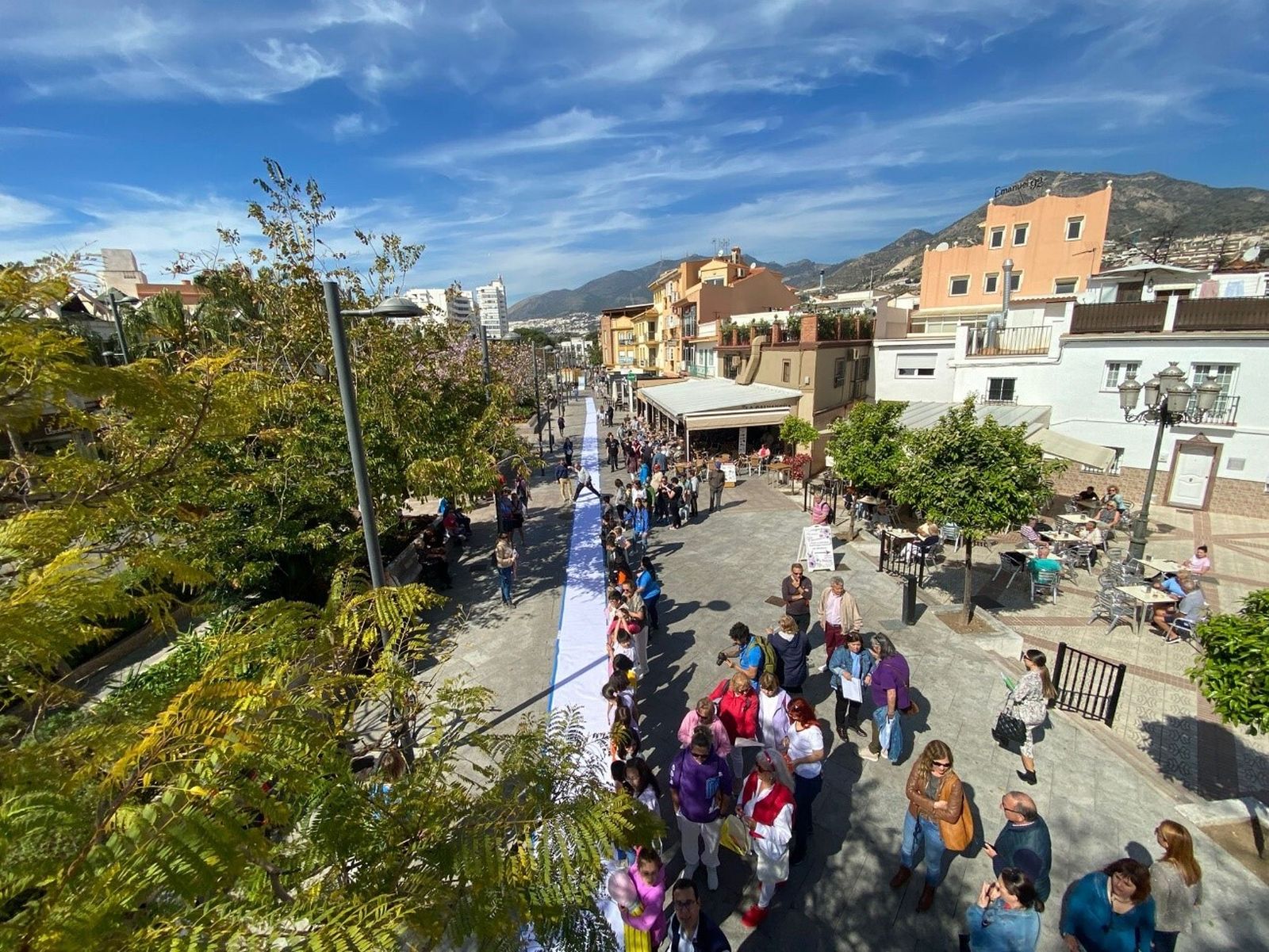 Un Poema Gigante de 120 metros de longitud para celebrar el Día de la Poesía en Benalmádena