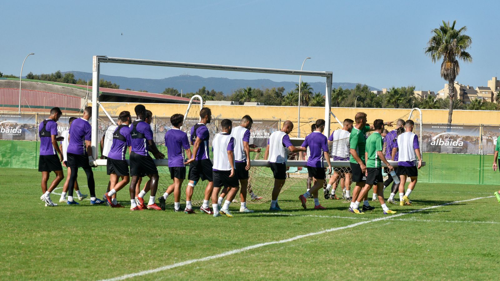 Entrenamiento de la Balona en el estadio Municipal de La Línea