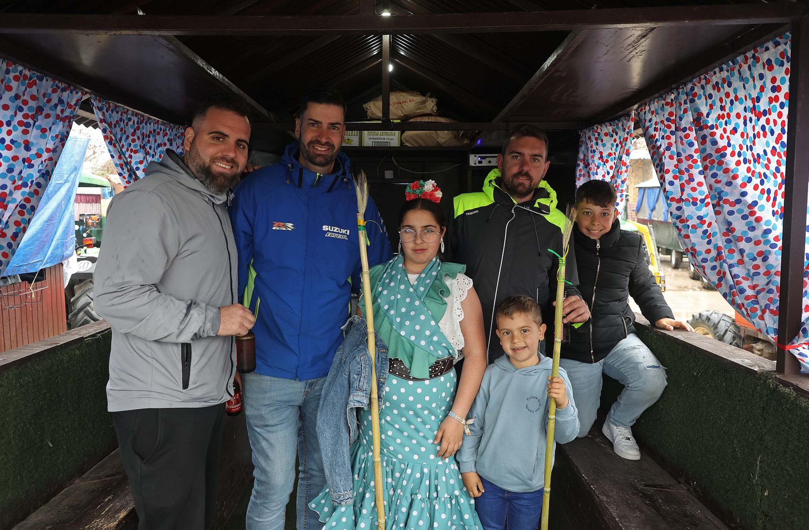 Búscate en las fotos del sábado en la romería de Los Barrios