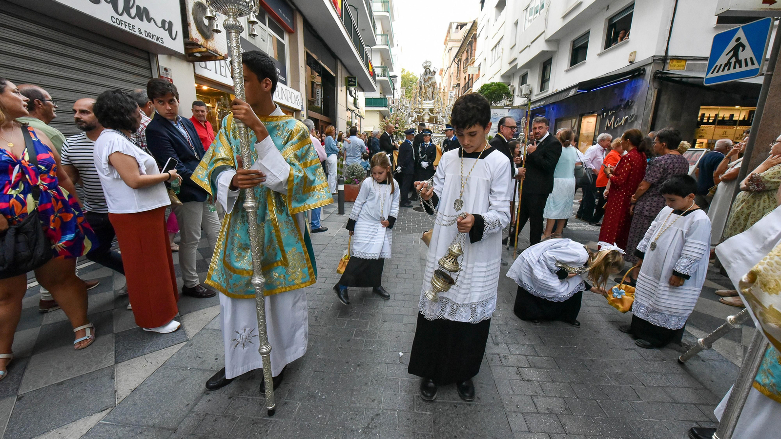 La Magna Mariana de Algeciras por la calle Convento, en imagenes