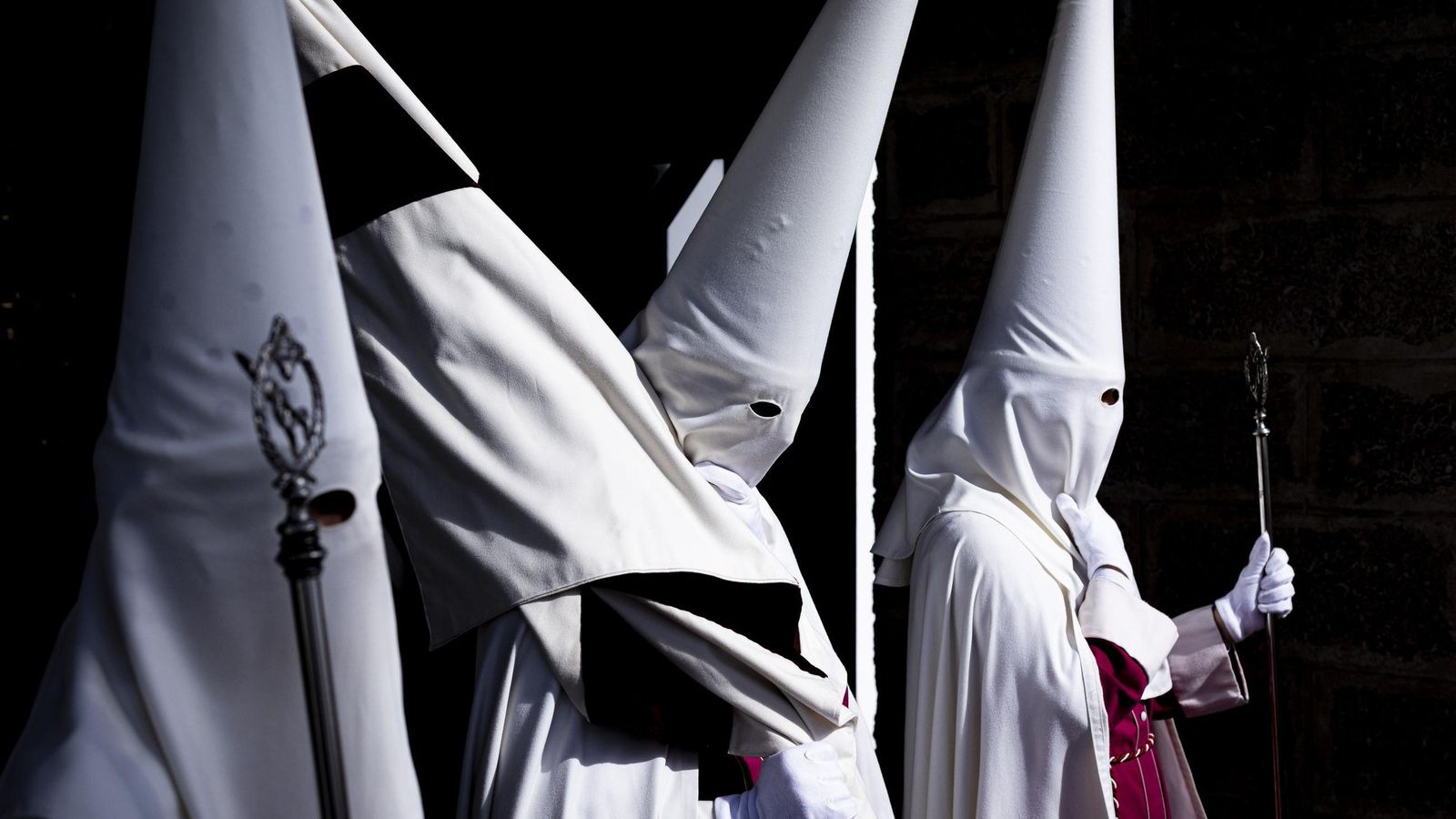 En imágenes,  El Prendimiento de San Fernando tuvo que volverse a su templo entre lágrimas y lluvia
