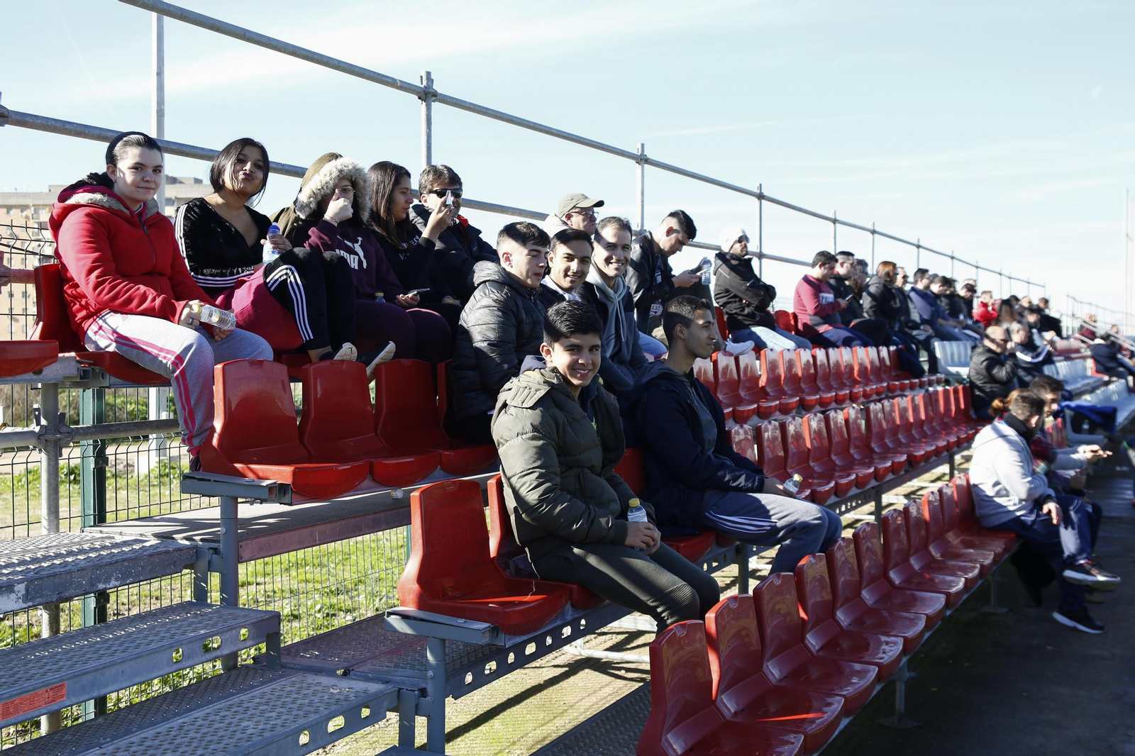 Las gradas de la Ciudad Deportiva se llenaron de aficionados