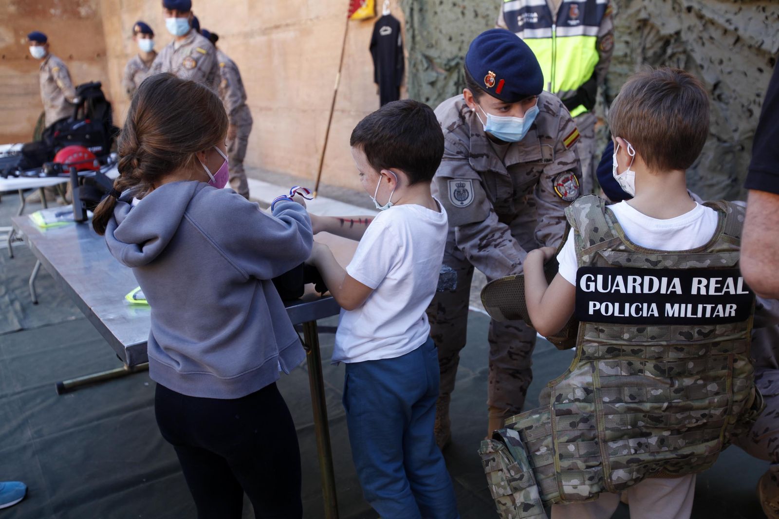 La Guardia Real se despliega por lugares emblemáticos de la provincia de Huelva.