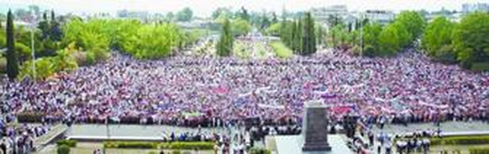 Más de 50.000 personas se manifestaron ayer en la capital de Abjasia para pedir el reconocimiento internacional a su independencia.