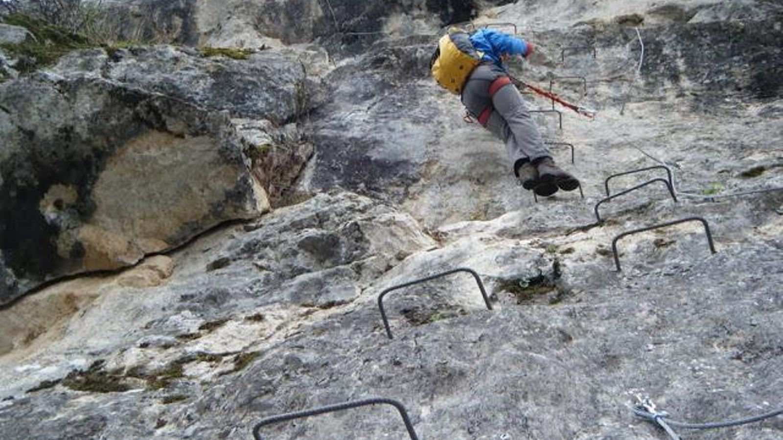 La ferrata de la falla del Camorro está en Cuevas de San Marcos.